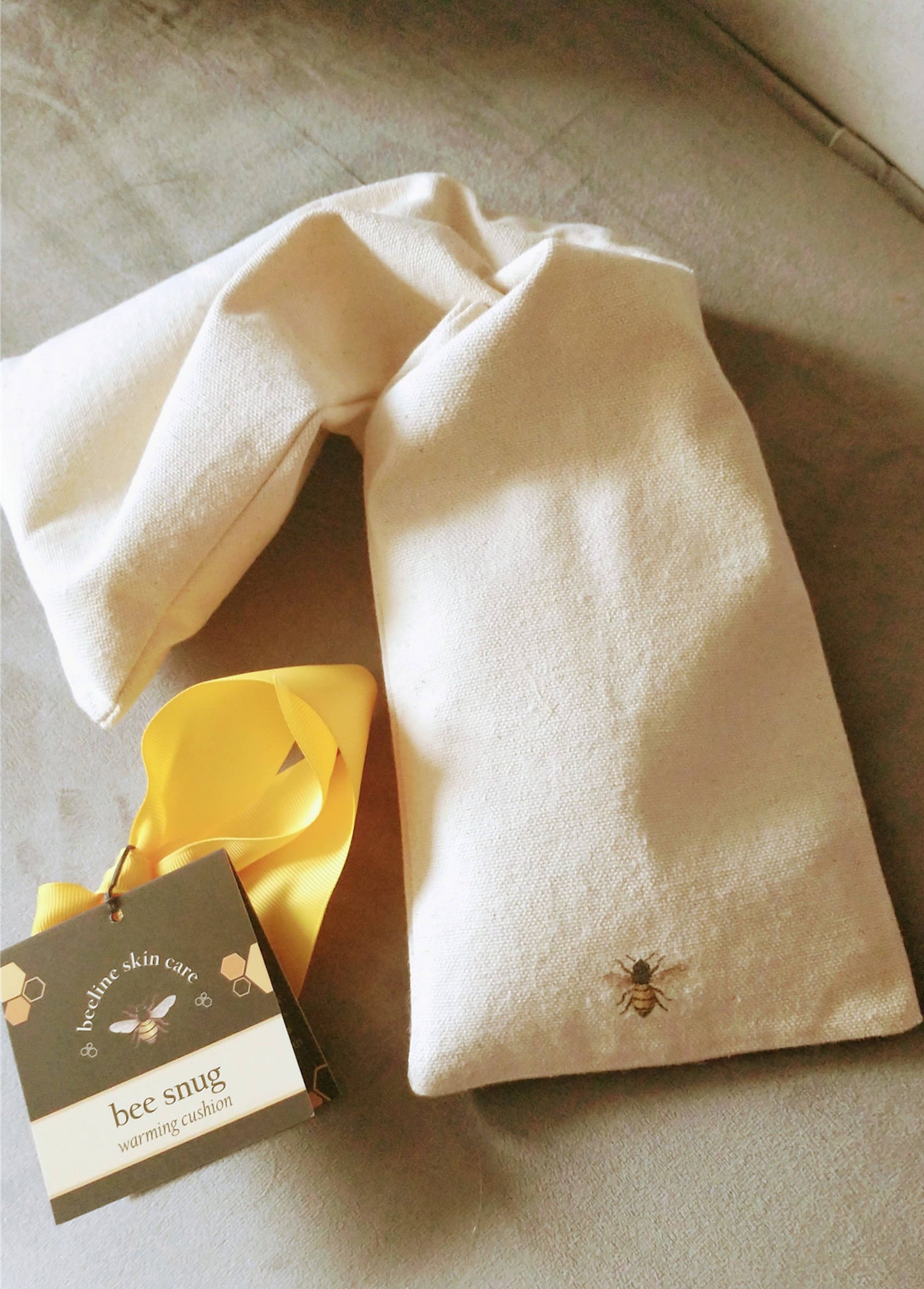 BEELINE Bee Snug warming cushion with aromatherapy