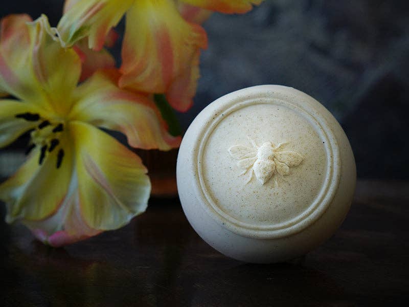 BEELINE Bee Soothed - Oatmeal & Honey soothing soap bar