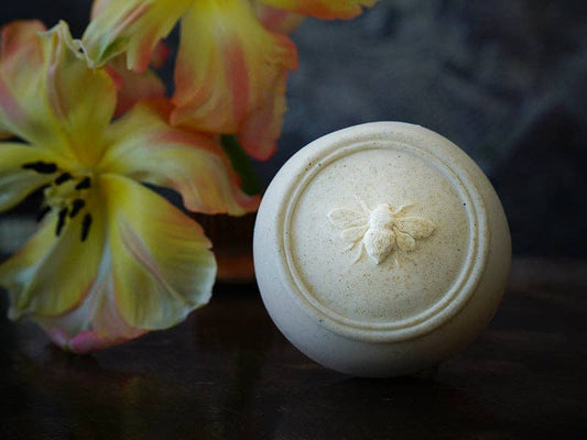BEELINE Bee Soothed - Oatmeal & Honey soothing soap bar
