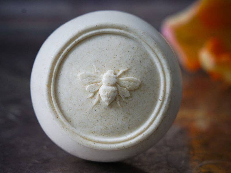 BEELINE Bee Soothed - Oatmeal & Honey soothing soap bar