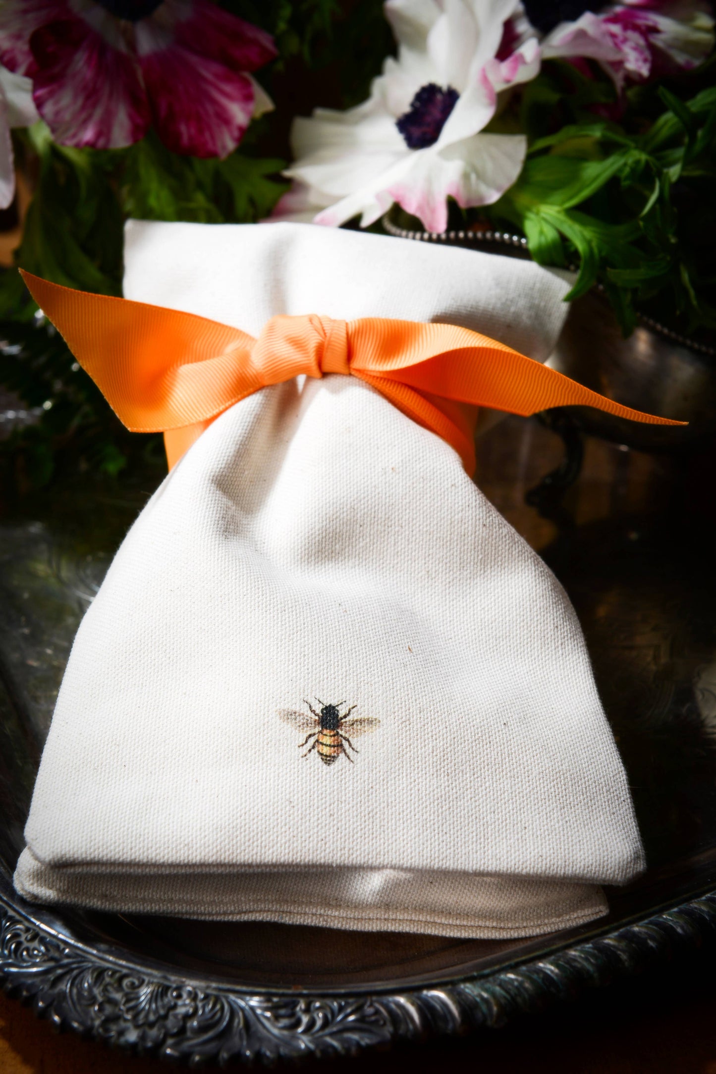 BEELINE Bee Snug warming cushion with aromatherapy